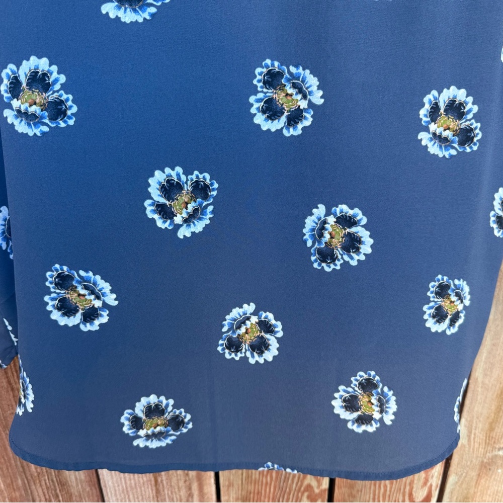 Loft Floral Print  Blue Flutter Sleeve Blouse Size Small - Picture 4 of 14